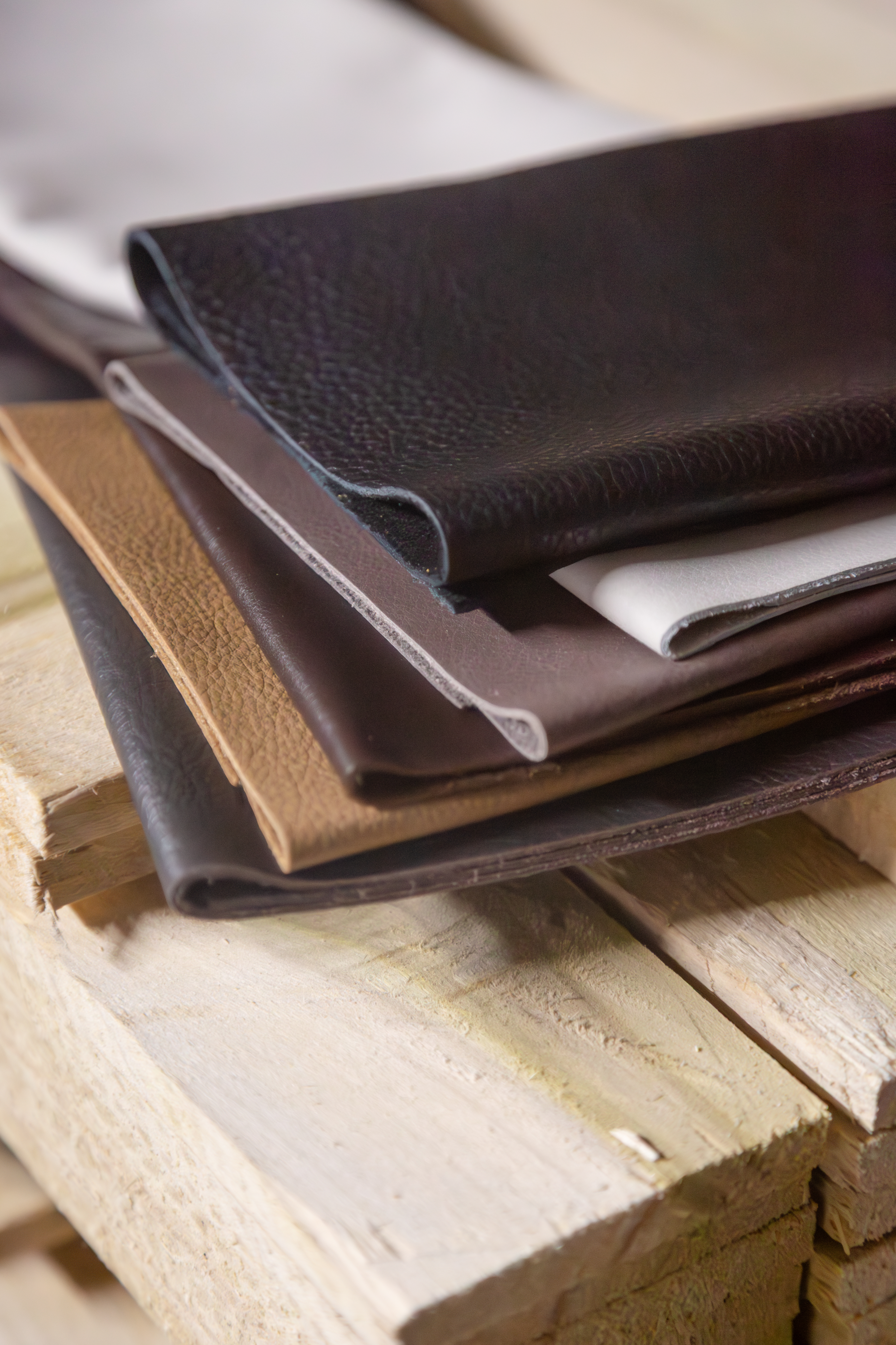 HM Modern folded leather